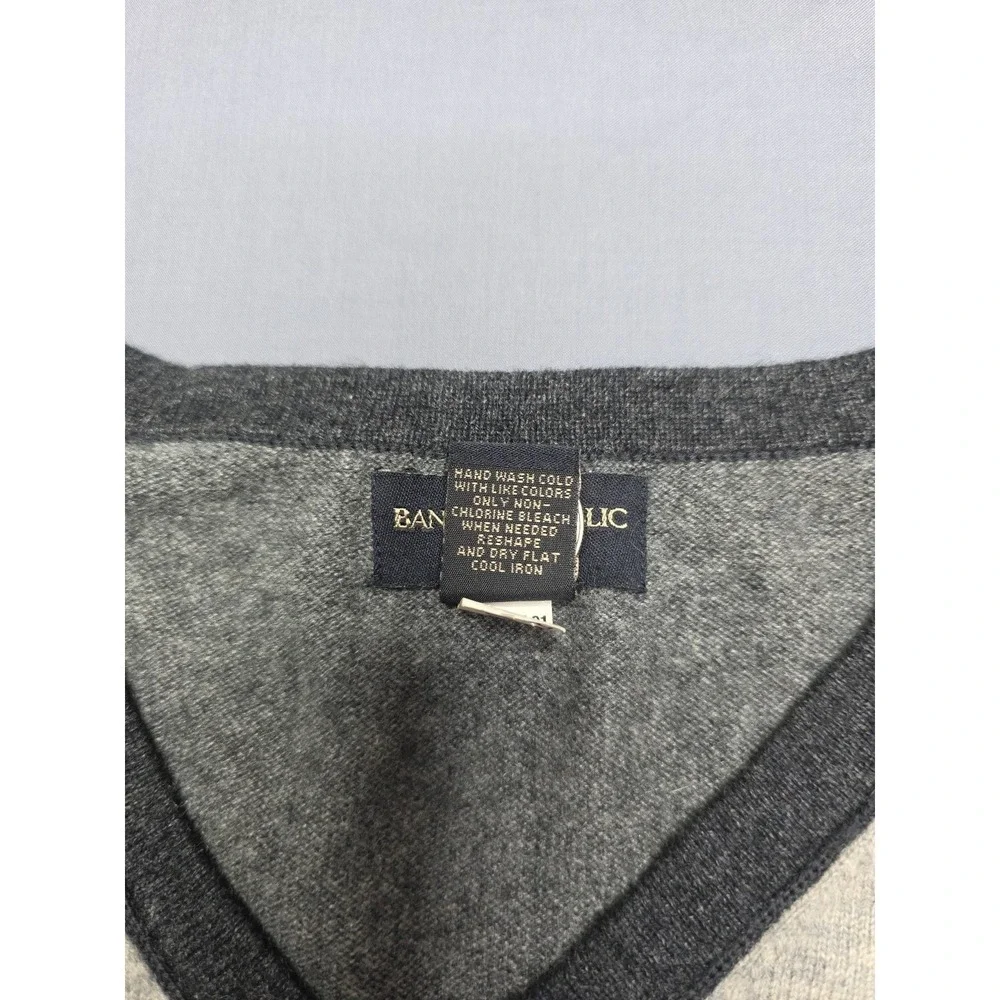 Banana Republic 100% Cashmere Gray Mens Large V Neck Long Sleeve Sweater